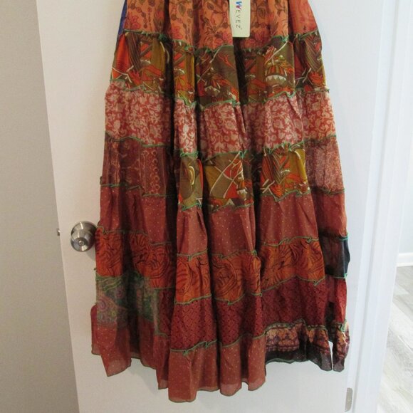✨ Boho Silk Patchwork Peasant Skirt – Long, Flowing & Fabulous! ✨ - Picture 8 of 9